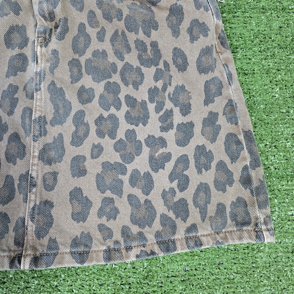 BLANK NYC | 100% COTTON FADED LEOPARD LIGHTLY DISTRESSED DENIM MINI SKIRT - Picture 9 of 16